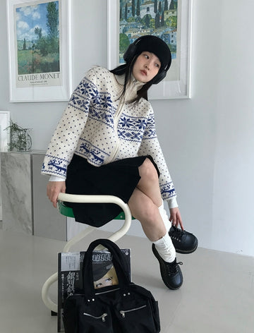 SNOWFLAKE CROP SWEATER